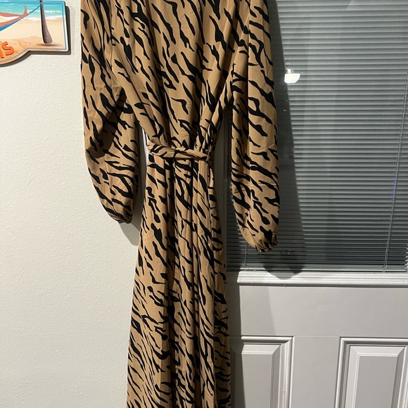 Caroline New Camel Dress with Pockets - Picture 3 of 4